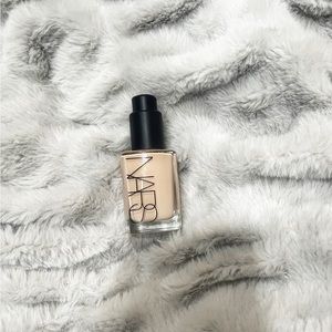 NARS Sheer Glow Foundation. Shade Mont Blanc.